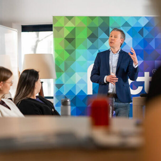 Incompany teamdag van De Gelukkige Jurist is de coach voor juristen, advocaten en rechters tijdens een training.